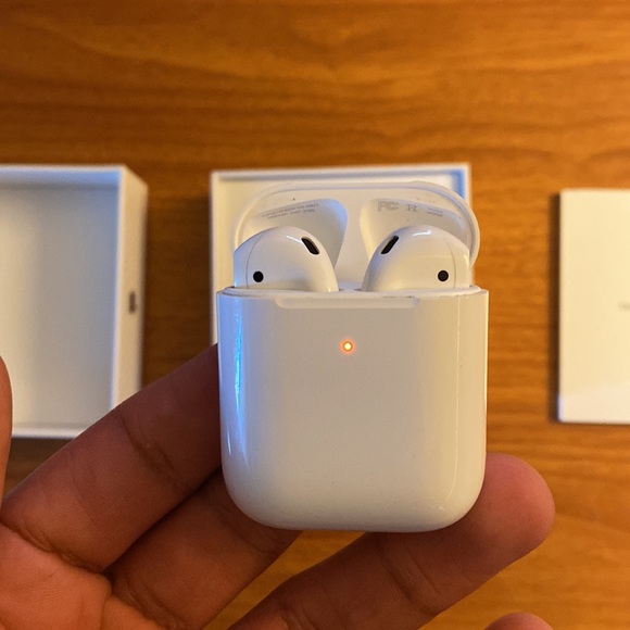 Apple Airpods - Picture 4 of 5
